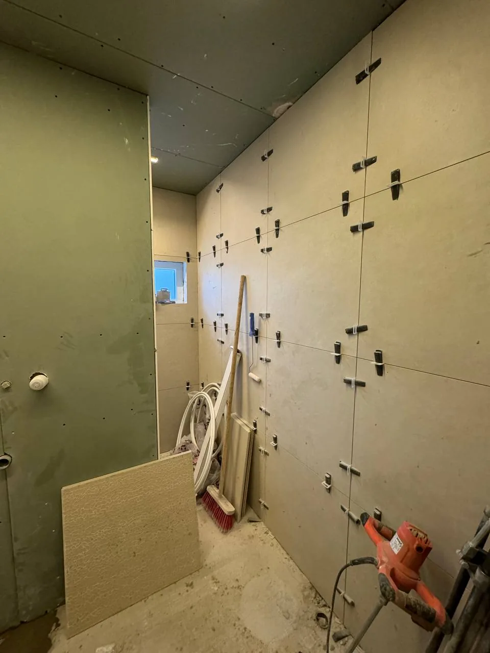 Gipswanden & verlaagd plafond – fase 3