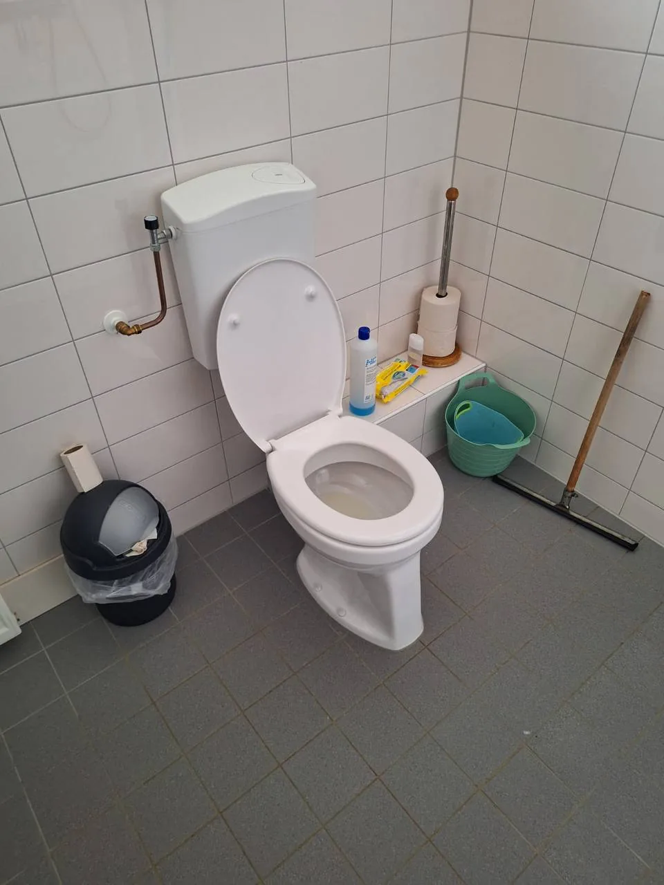 Oude toiletruimte